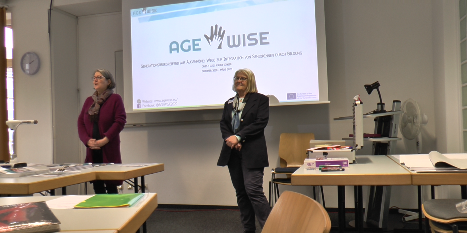 Martina Bachmeier, Internationale Projekte an der VHS Cham e.V., und Prof. Dr. Irmgard Schroll-Decker bei der gemeinsamen Veranstaltung „Intergenerationelles Lernen in Ostbayern". Foto: Amina Datzmann, OTH Regensburg