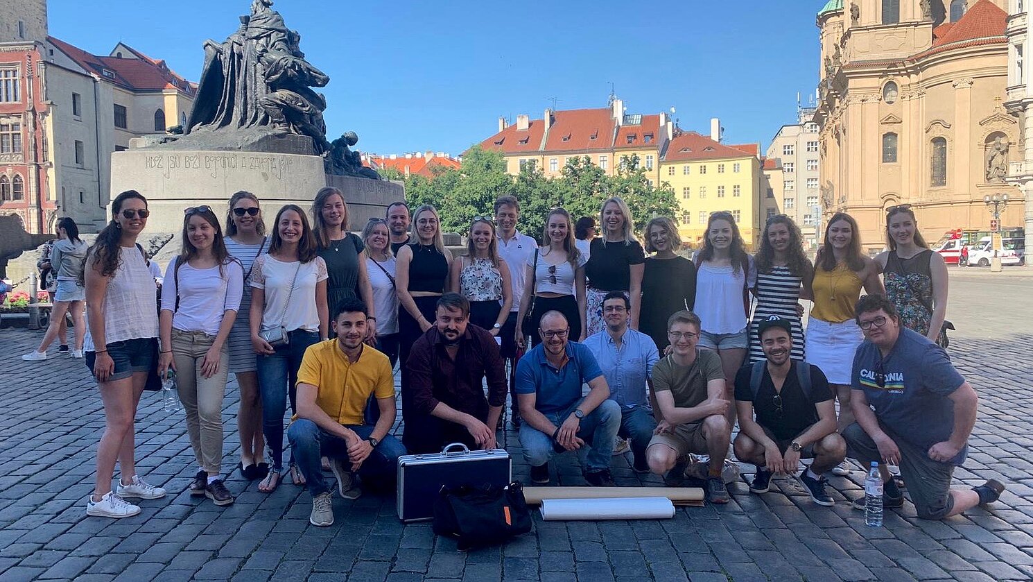 Studierende des Studiengangs International Relations and Management (Fakultät AM) der OTH Regensburg nahmen an einem Workshop über Design Strategy teil, der im Juni 2019 in Prag stattfand.