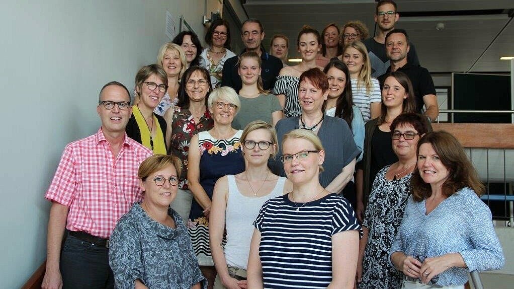 Vordere Reihe von links: die beiden ANP-Studiengangleiterinnen Prof. Dr. Annette Meussling-Sentpali und Prof. Dr. Susanne Schuster sowie die Leiterin des Studienschwerpunkts Psychiatrische Pflege Prof. Dr. Christa Mohr.
