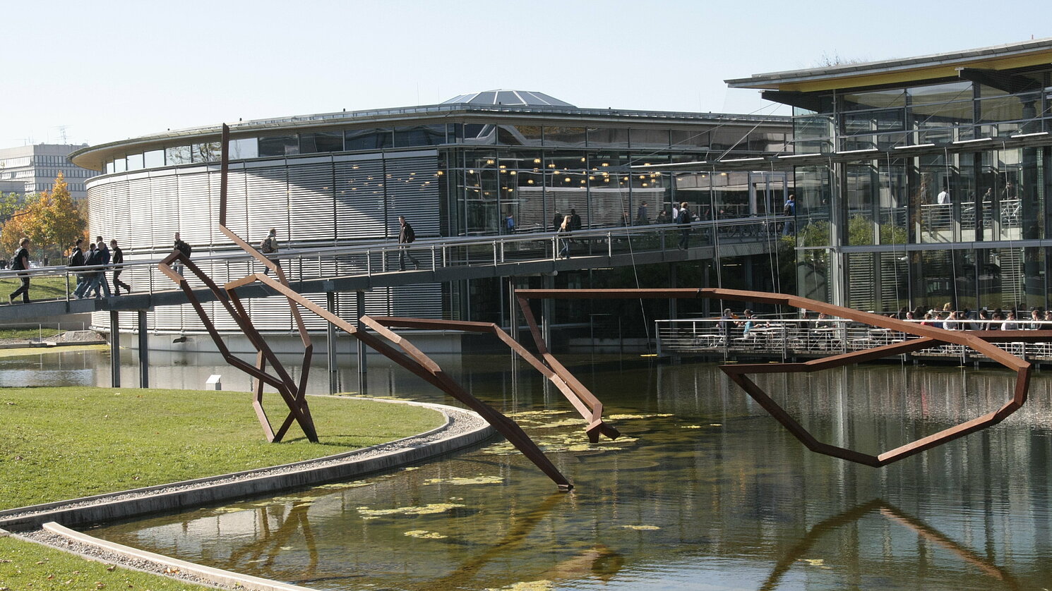 Die OTH Regensburg erhält vom Freistaat Bayern Stellen und Mittel für die Bereiche Informatik, Künstliche Intelligenz & Data Science und Gesundheitswissenschaften.