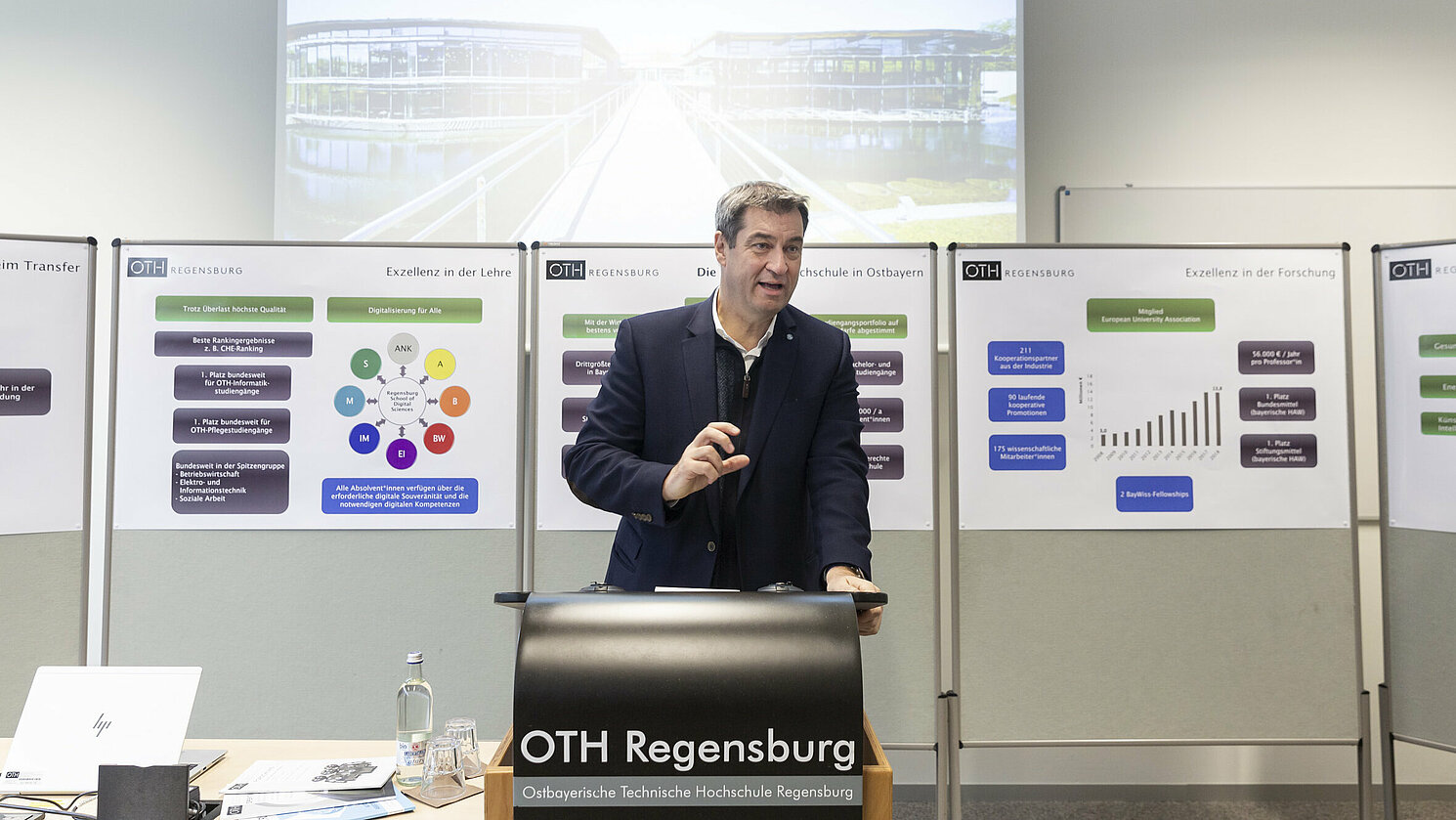 Der Bayerische Ministerpräsident, Dr. Markus Söder, besuchte die OTH Regensburg