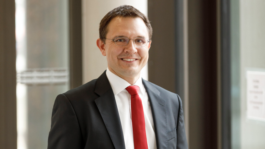 Prof. Westner, Mitherausgeber des Schwerpunktheftes. Foto: OTH Regensburg/Florian Hammerich Prof. Westner, Mitherausgeber des Schwerpunktheftes. Foto: OTH Regensburg/Florian Hammerich