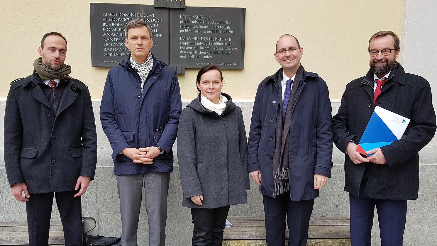 Beim Treffen mit dem Botschafter der Bundesrepublik Deutschland in Prag, das an der Bayerisch-Tschechischen Hochschulagentur in Regensburg stattfand, war auch der Kanzler der OTH Regensburg Peter Endres (im Bild rechts) mit dabei.
