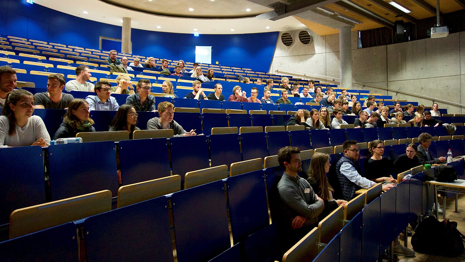 Rund 100 Studierende nehmen am hochschul- und fächerübergreifenden Projekt von OTH Regensburg, Universität Regensburg und TU München teil.
