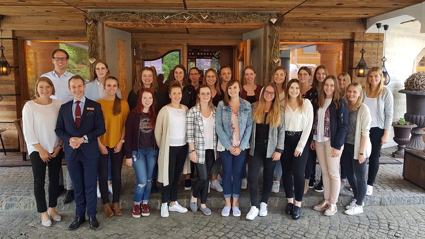 Studierende der Fakultät Betriebswirtschaft der OTH Regensburg besuchten im Sommer 2019 im Rahmen einer Exkursion mit dem Schwerpunkt Personalmanagement das Hotel Bayerwaldhof in Liebenstein.