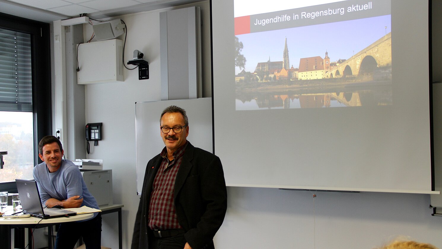 Von links: Jugendhilfeplaner Daniel Engelbrecht und Jugendamtsleiter Dr. Volker Sgolik referierten zum Thema „Aktuelle Diskussionen zu den Sozialpädagogischen Hilfen. Entwicklungen und Zukunftsperspektiven aus der Sicht des städtischen Jugendamtes“.
