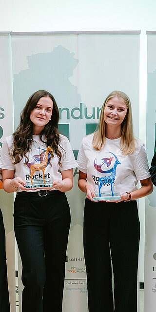 Das Gründerinnenteam von RocketMind überzeugte im Pitch-Wettbewerb und holte den ersten Platz im Jury- und im Publikumsvoting. Foto: OTH Regensburg/Fabian Baumgartner