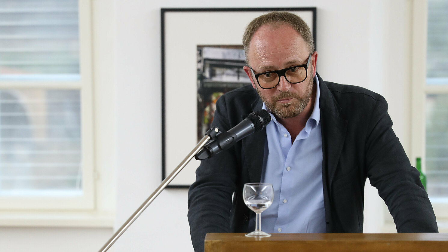 Prof. Dr. Rochus Hinkel von der Fakultät Architektur der OTH Regensburg im Juli 2019 auf der Vernissage zur Ausstellung „Architektonische Visionen für Passau“, die im Museum für Moderne Kunst Passau noch bis November 2019 zu sehen ist. 