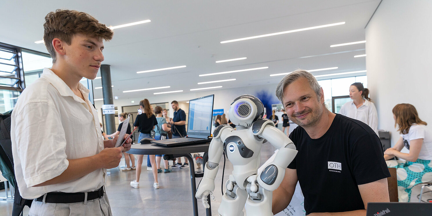 Roboter beim Tag der offenen Hochschule der OTH Regensburg