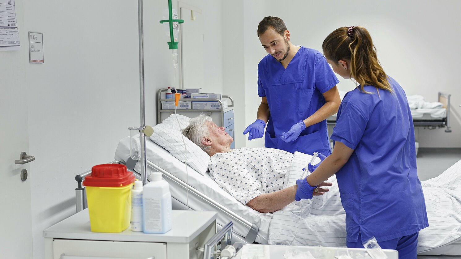 Auch bei der zweiten Vollversammlung Pflege wurden wieder verschiedene Facetten des Pflegestudiums und des Pflegeberufs beleuchtet. Auch bei der zweiten Vollversammlung Pflege wurden wieder verschiedene Facetten des Pflegestudiums und des Pflegeberufs beleuchtet.