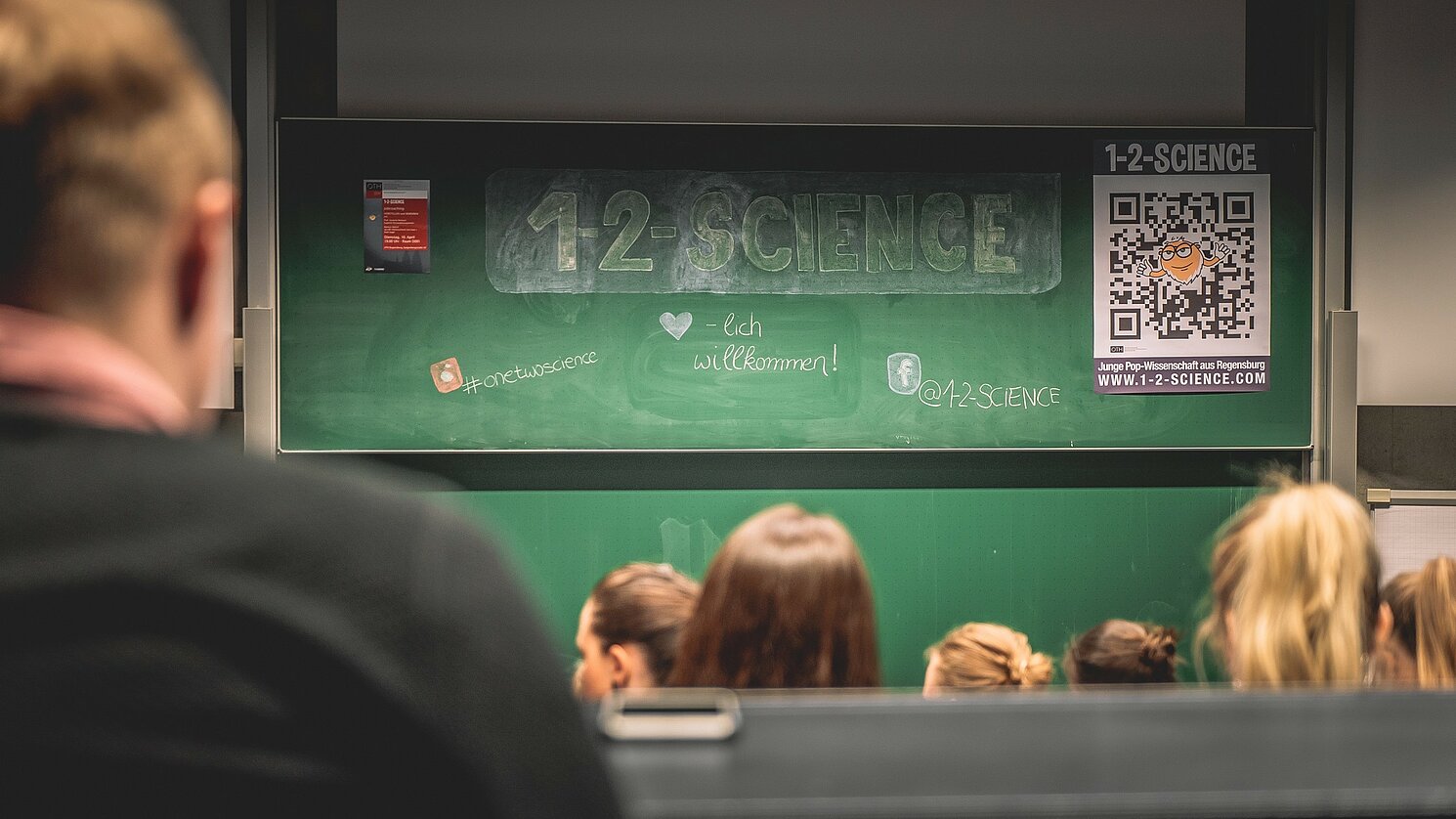 Rund 80 interessierte Gäste und Studierende nahmen an der Veranstaltung "1-2-SCIENCE" teil.