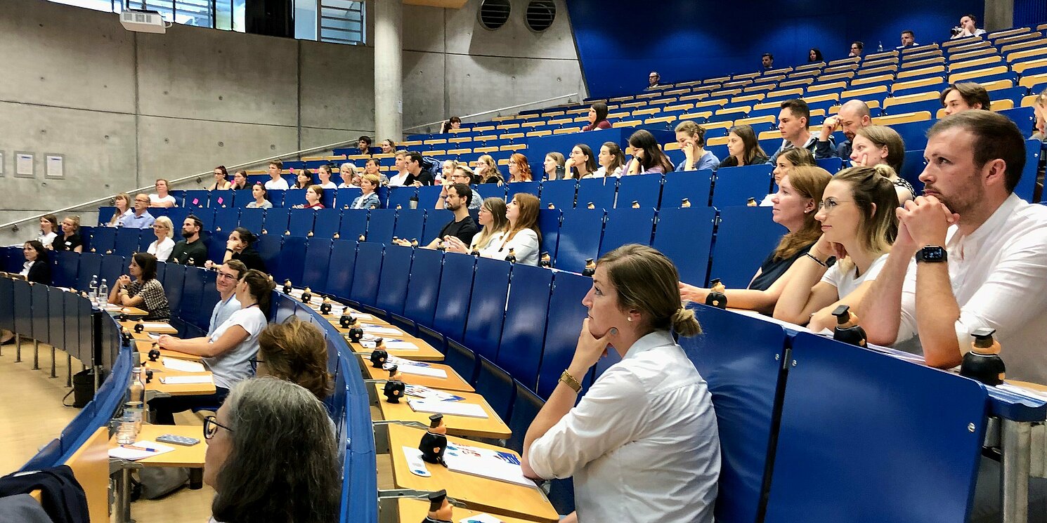 Interessierte Zuhörerschaft beim Wissenschaftstag Foto: Elke Schulze