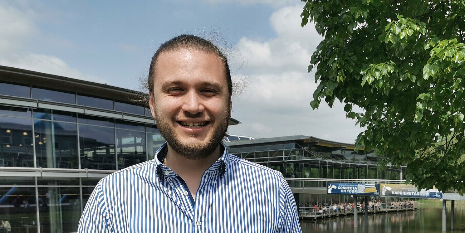 Hermann Kraus arbeitet als Wissenschaftlicher Mitarbeiter an der Forschungsstelle für Energienetze und Energiespeicher. Foto: OTH Regensburg/Johannes Rauch Hermann Kraus arbeitet als Wissenschaftlicher Mitarbeiter an der Forschungsstelle für Energienetze und Energiespeicher. Foto: OTH Regensburg