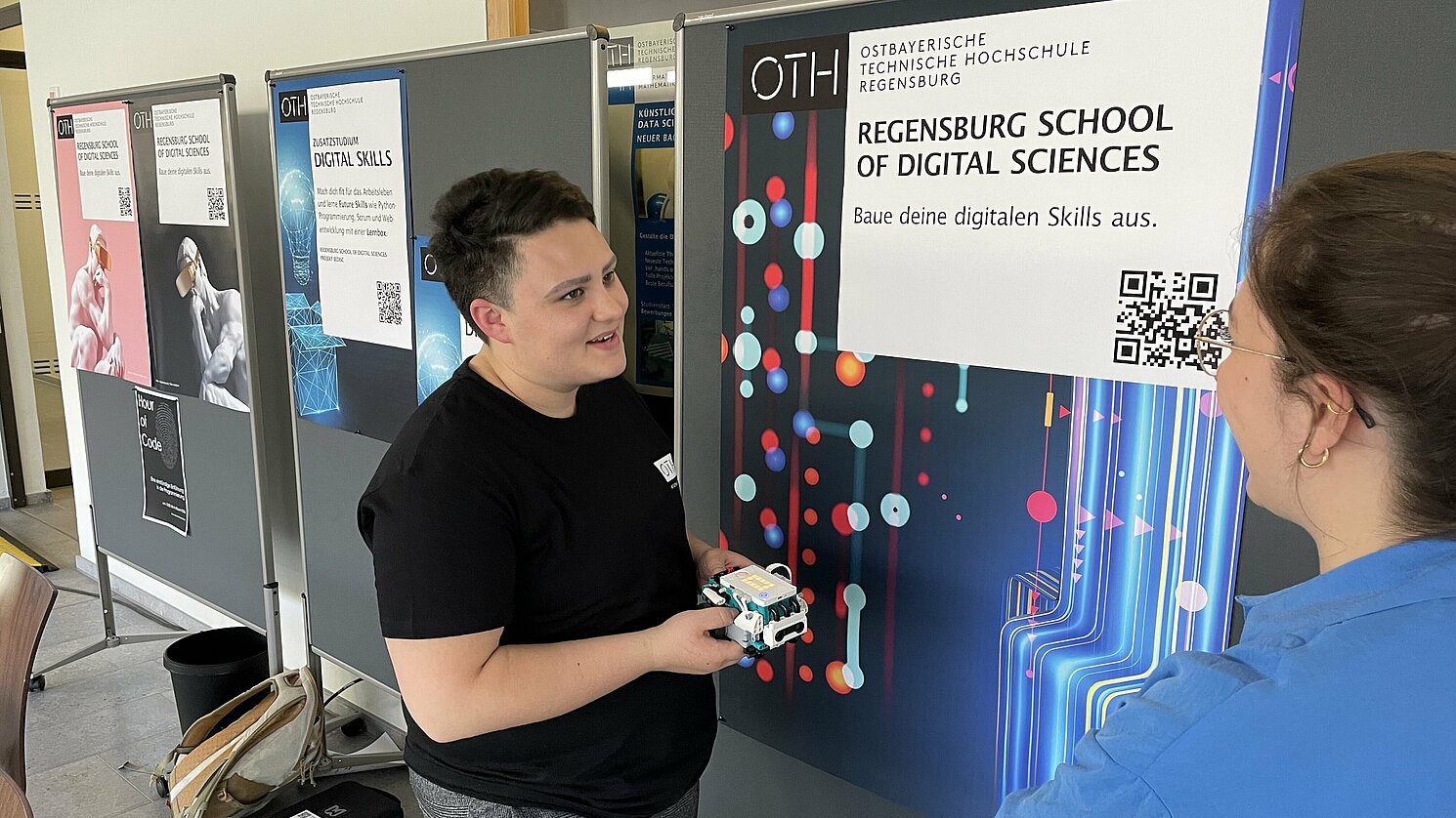 Über das neue Zusatzstudium „Digital Skills“ informierte die Regensburg School of Digital Sciences. Foto: OTH Regensburg/Michael Hitzek
