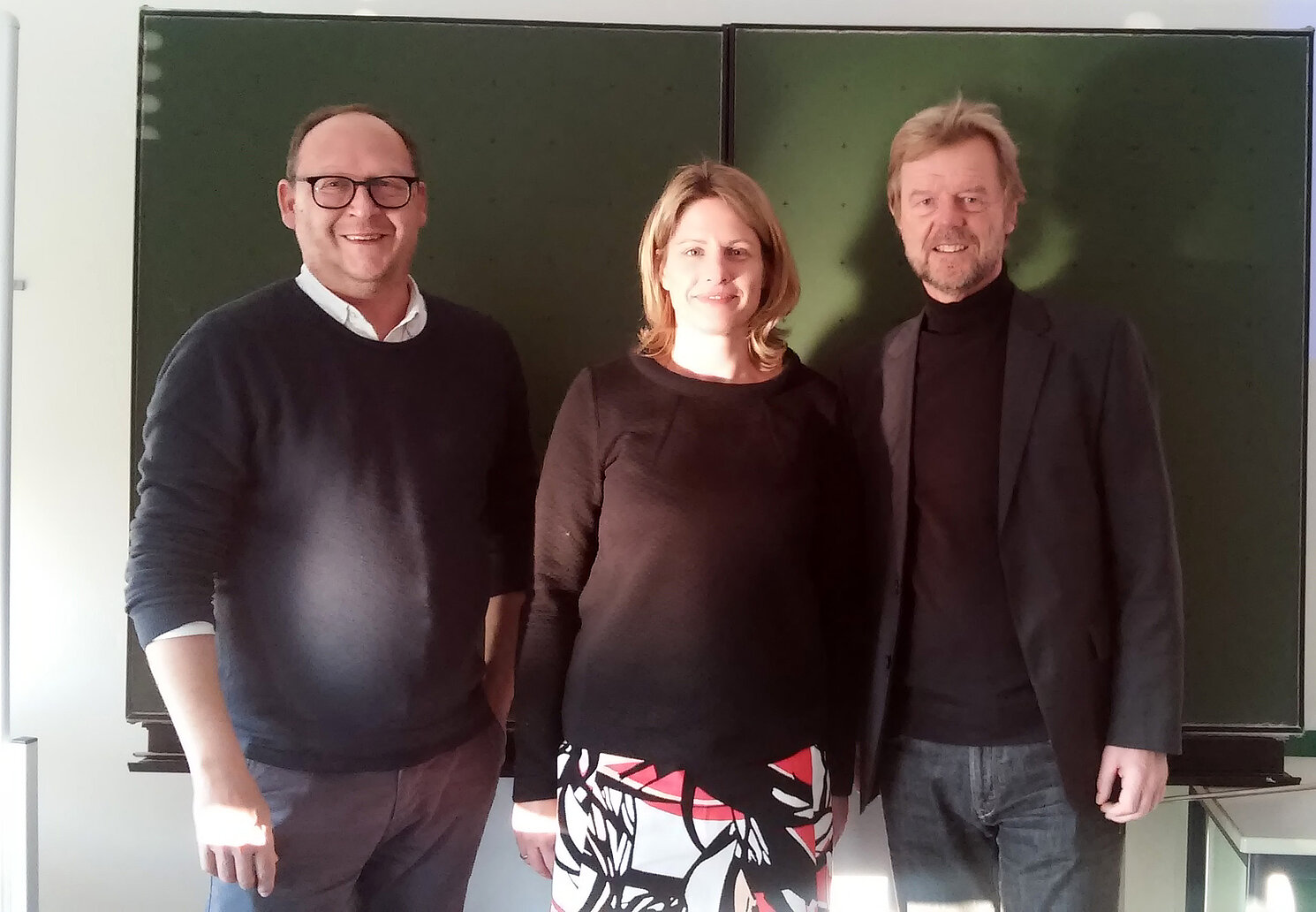 Präsident Prof. Dr. Wolfgang Baier (rechts) und Dekan Prof. Dr. Wolfram Backert begrüßten MdB Dr. Astrid Freudenstein an der OTH Regensburg. Fotos: OTH Regensburg