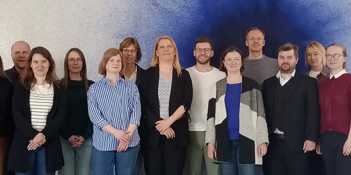 Gruppenbild mit 15 Personen