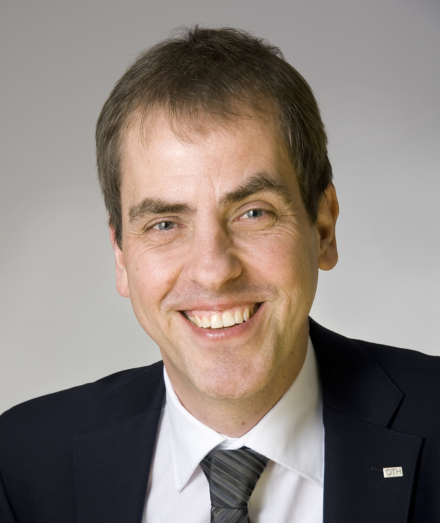 Prof. Dr. Ralph Schneider, Vizepräsident für Lehre und Studium der OTH Regensburg, will Lehre und Forschung einander ebenbürtig machen und sieht die Lehre als Kerngeschäft der Hochschule. 