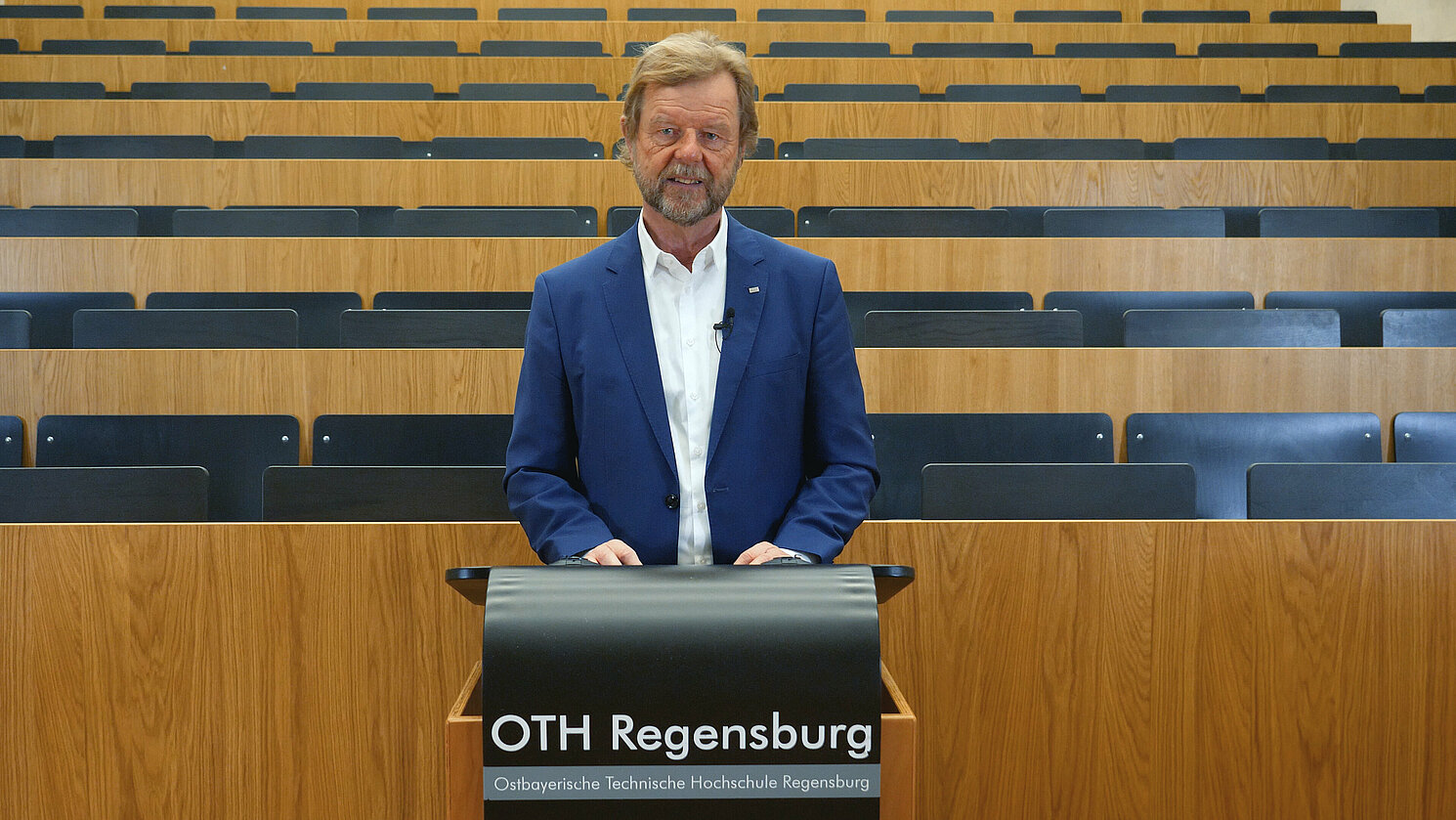 Prof. Dr. Wolfgang Baier, Präsident der OTH Regensburg, begrüßt die neuen Studierenden im Sommersemester 2021.
