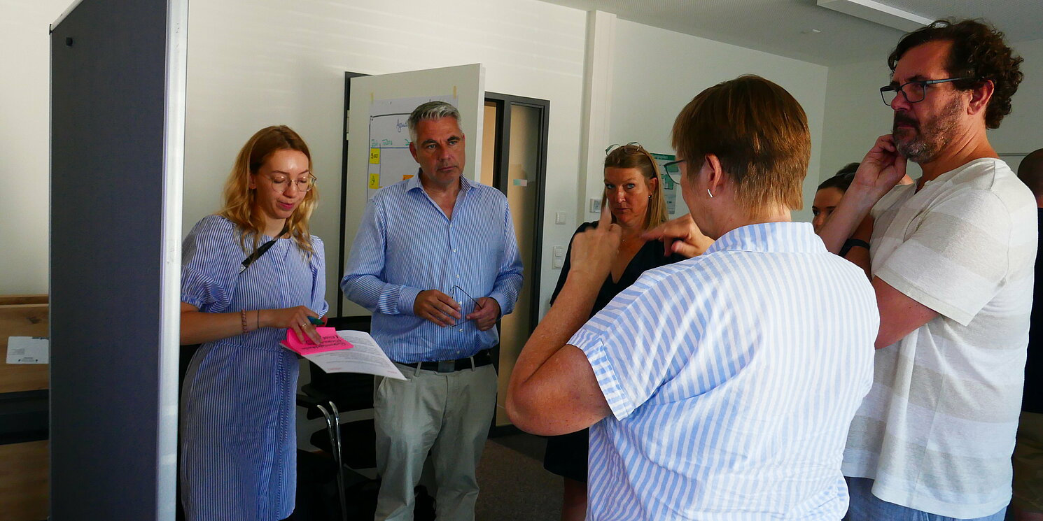 In einem World Café mit mehreren Runden standen strategische Überlegungen an. Foto: Tanja Rexhepaj/OTH Regensburg