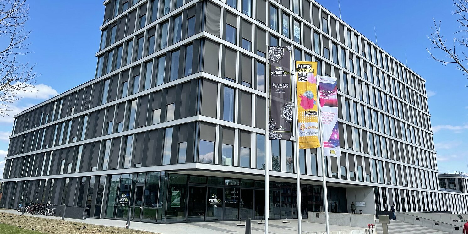Außenansicht des Gebäudes der TechBase in Regensburg