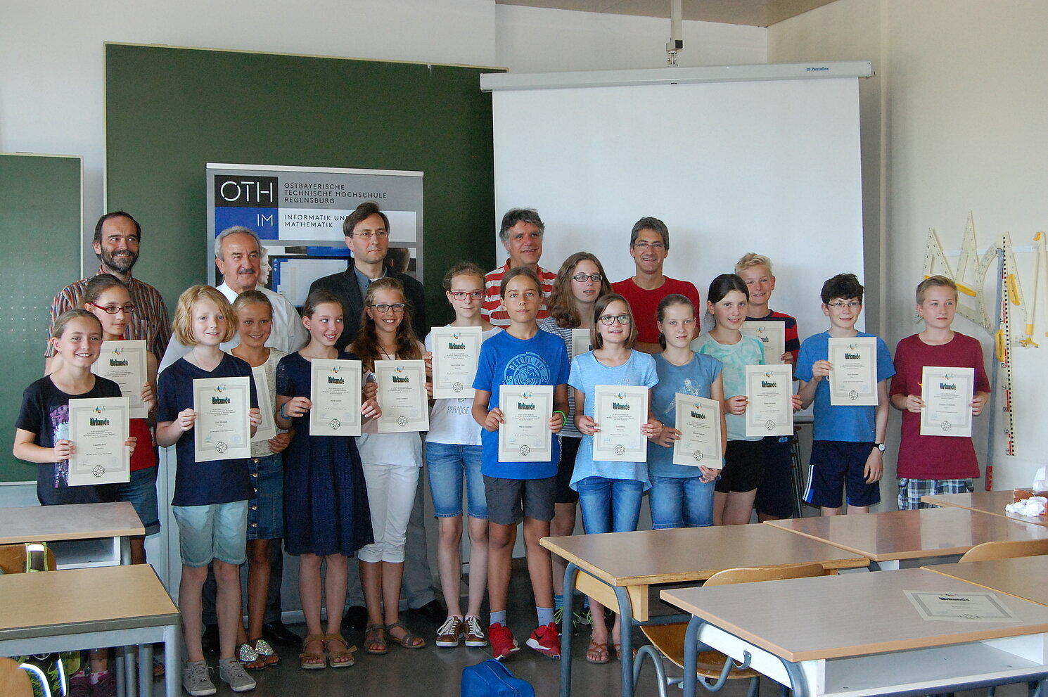 Die Mathe-Cracks erhielten Auszeichnungen für hervorragende Leistungen in der Mathematik. Foto: Barbara Uhl, Fakultät IM
