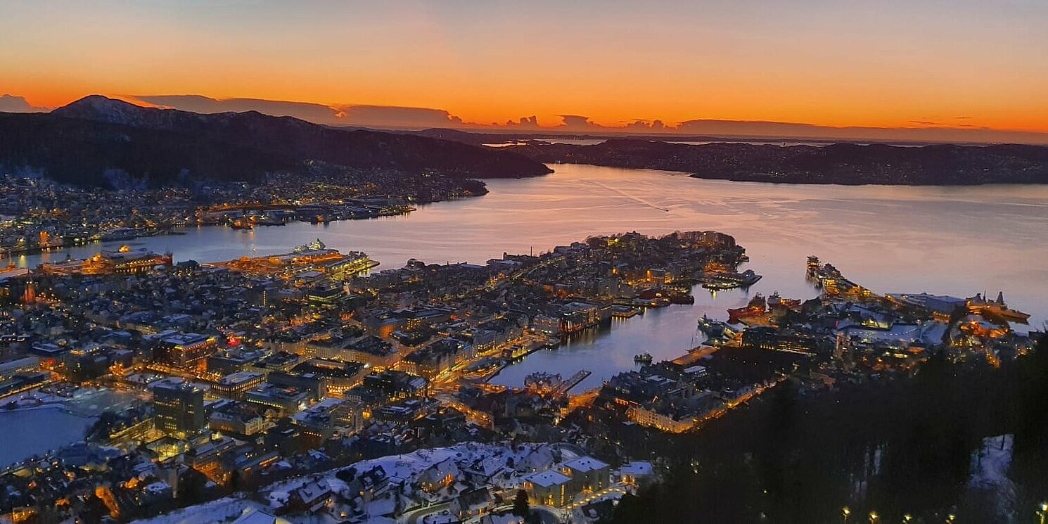 Sonnenuntergang in der Stadt Bergen