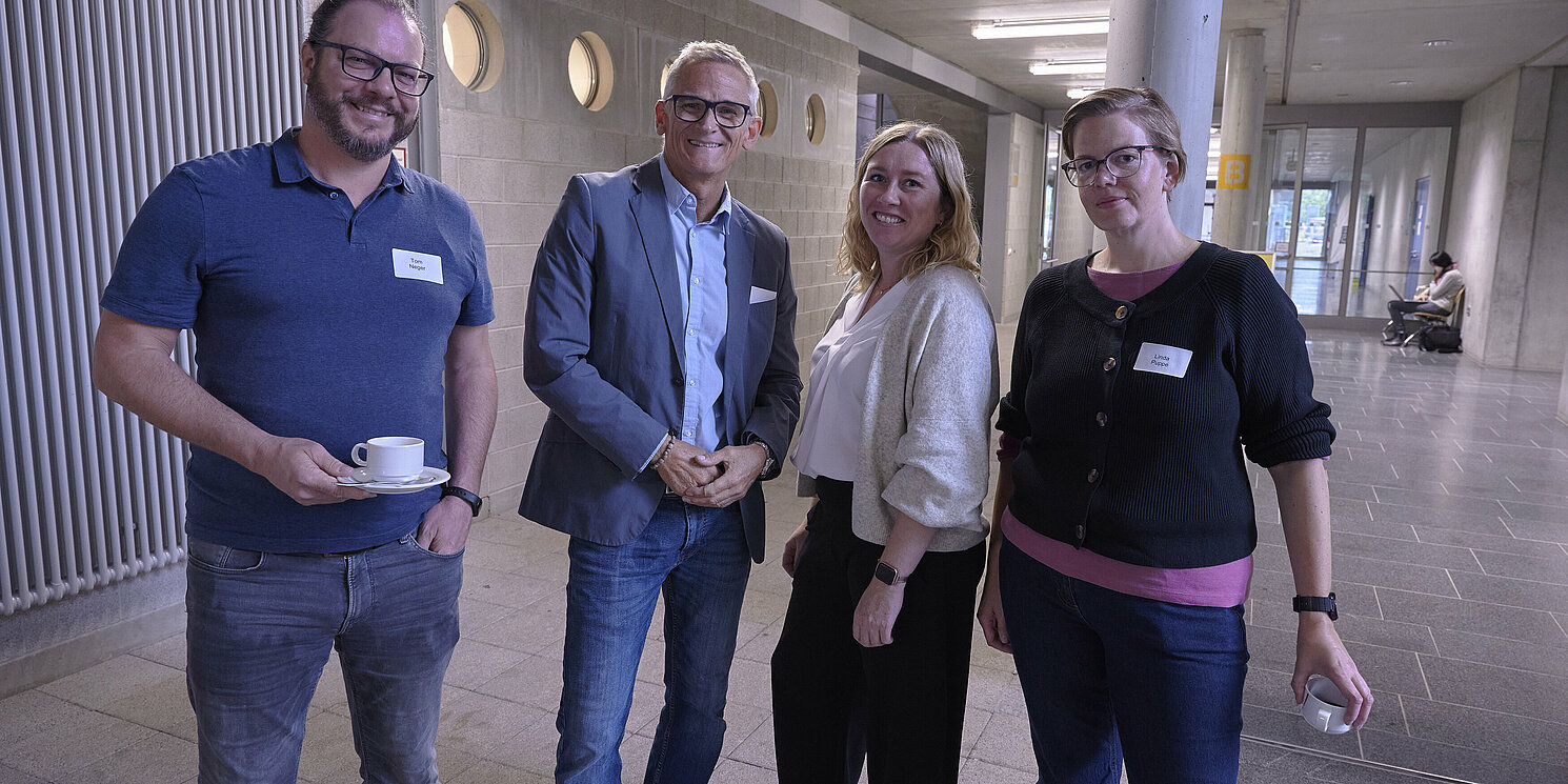 Teilnehmerinnen und Teilnehmer (Gruppenfoto)