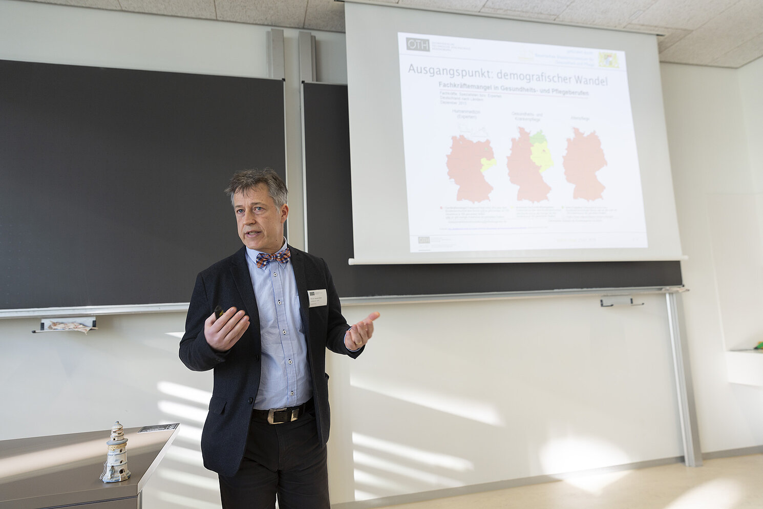Prof. Dr. Karsten Weber stellte im Rahmen der Übergabe des Förderbescheid das Projekt genauer vor.