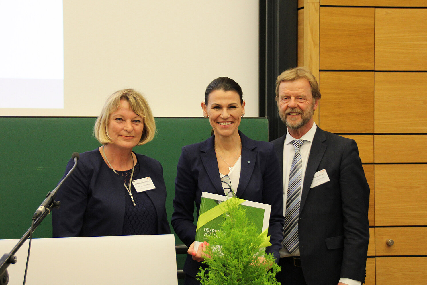 Von links: Prof. Dr. Andrea Klug, Präsidentin der OTH Amberg-Weiden, Prof. Dr. Marion Kiechle, Bayerische Staatsministerin für Wissenschaft und Kunst, und Prof. Dr. Wolfgang Baier, Präsident der OTH Regensburg. 