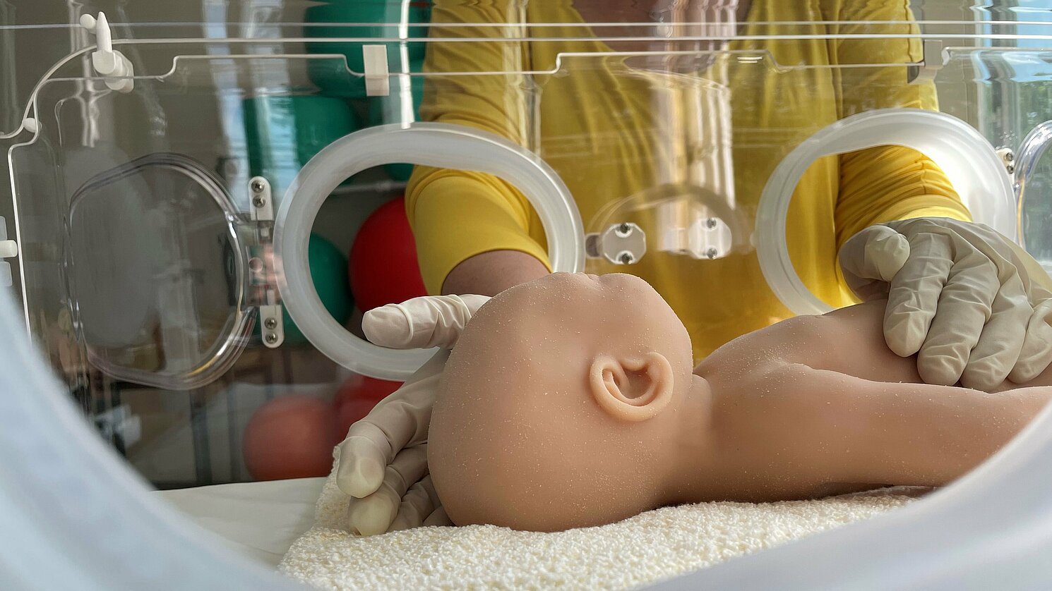 Bei einer Neugeborenen-Gelbsucht wird auch die Fototherapie eingesetzt. Foto: Barbara Fillenberg
