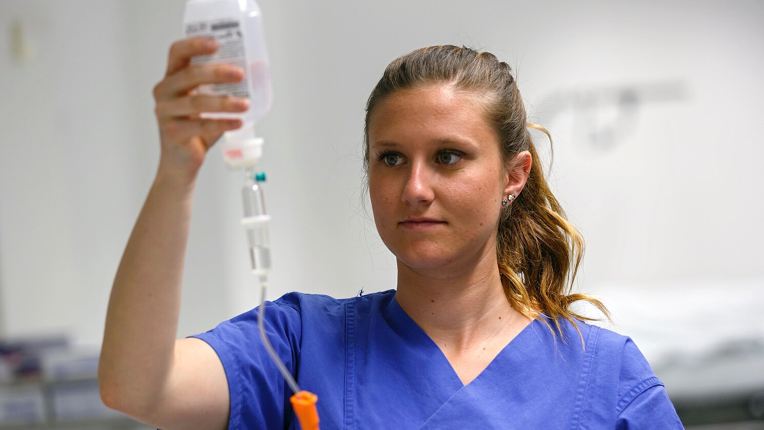 Ab dem Wintersemester 2020/2021 bietet die Fakultät Angewandte Sozial- und Gesundheitswissenschaften der OTH Regensburg den Studiengang Pflege an, der sich durch zwei Abschlüsse auszeichnet.