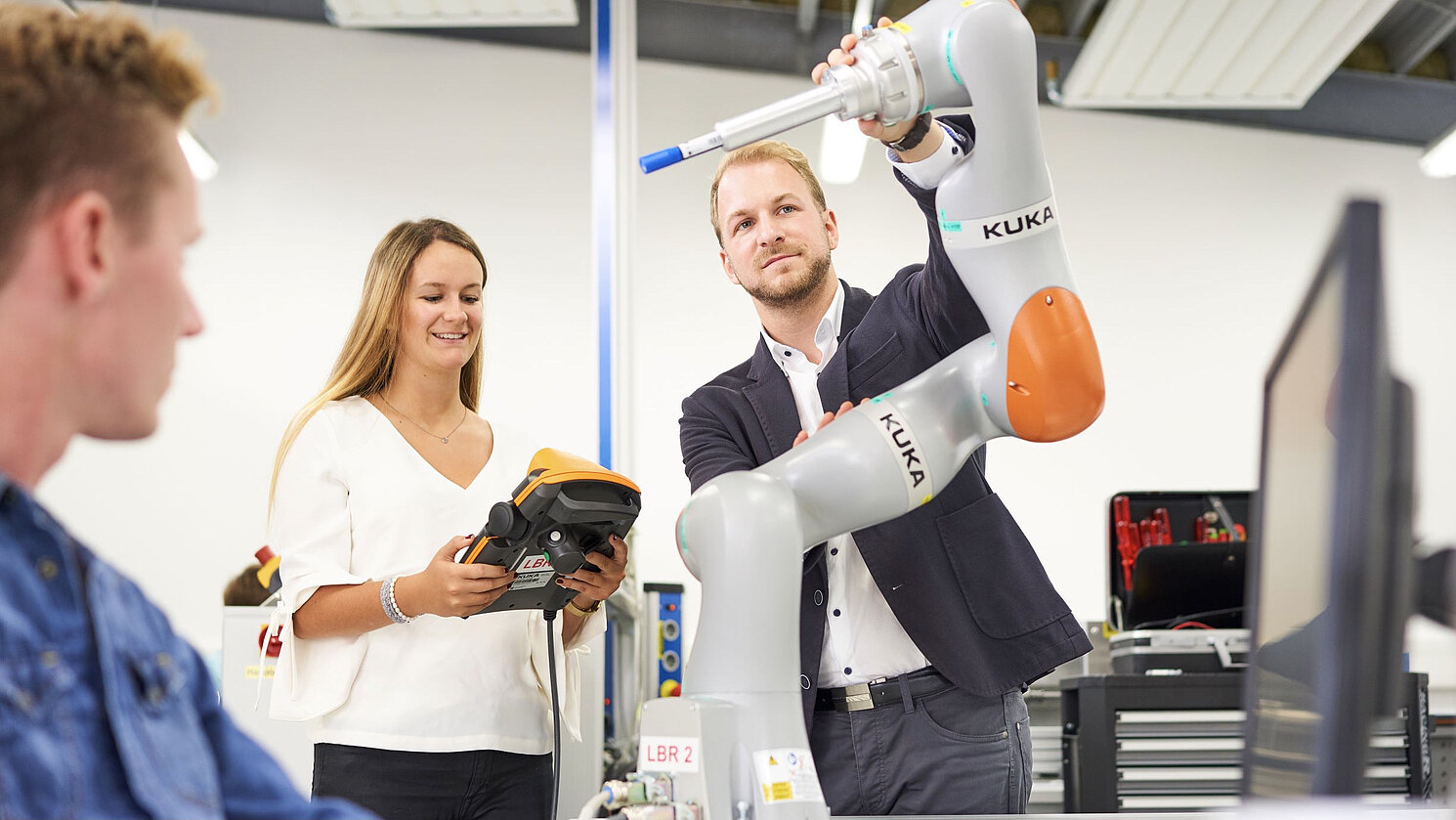 Bayernweit und auch an der OTH Regensburg stieg die Anzahl der dual Studierenden und der dualen Praxispartner im Wintersemester 2020/2021 weiter leicht an. 