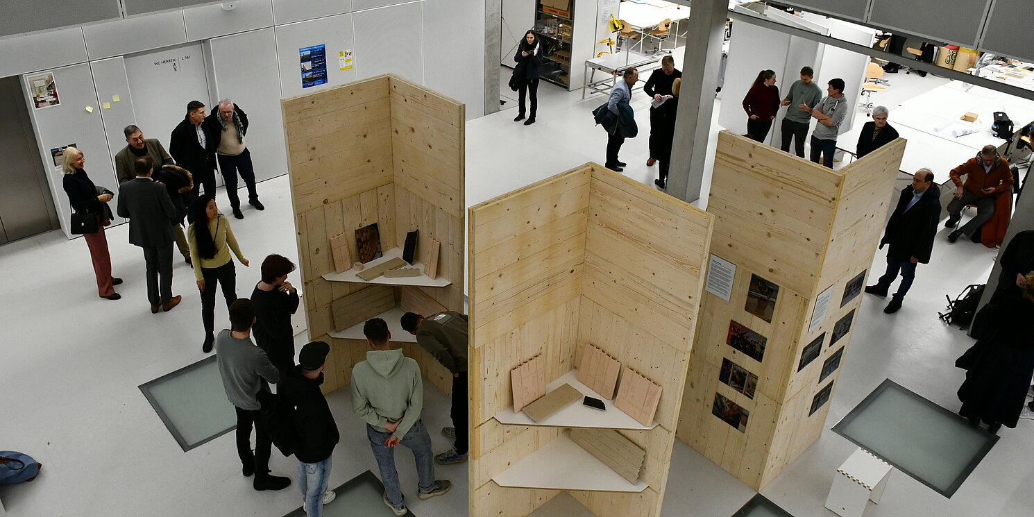 An exhibition in the building of the Faculty of Architecture offered exciting insights into the projects of the CyberCraft courses. Photo: OTH Regensburg/Simone Grebler