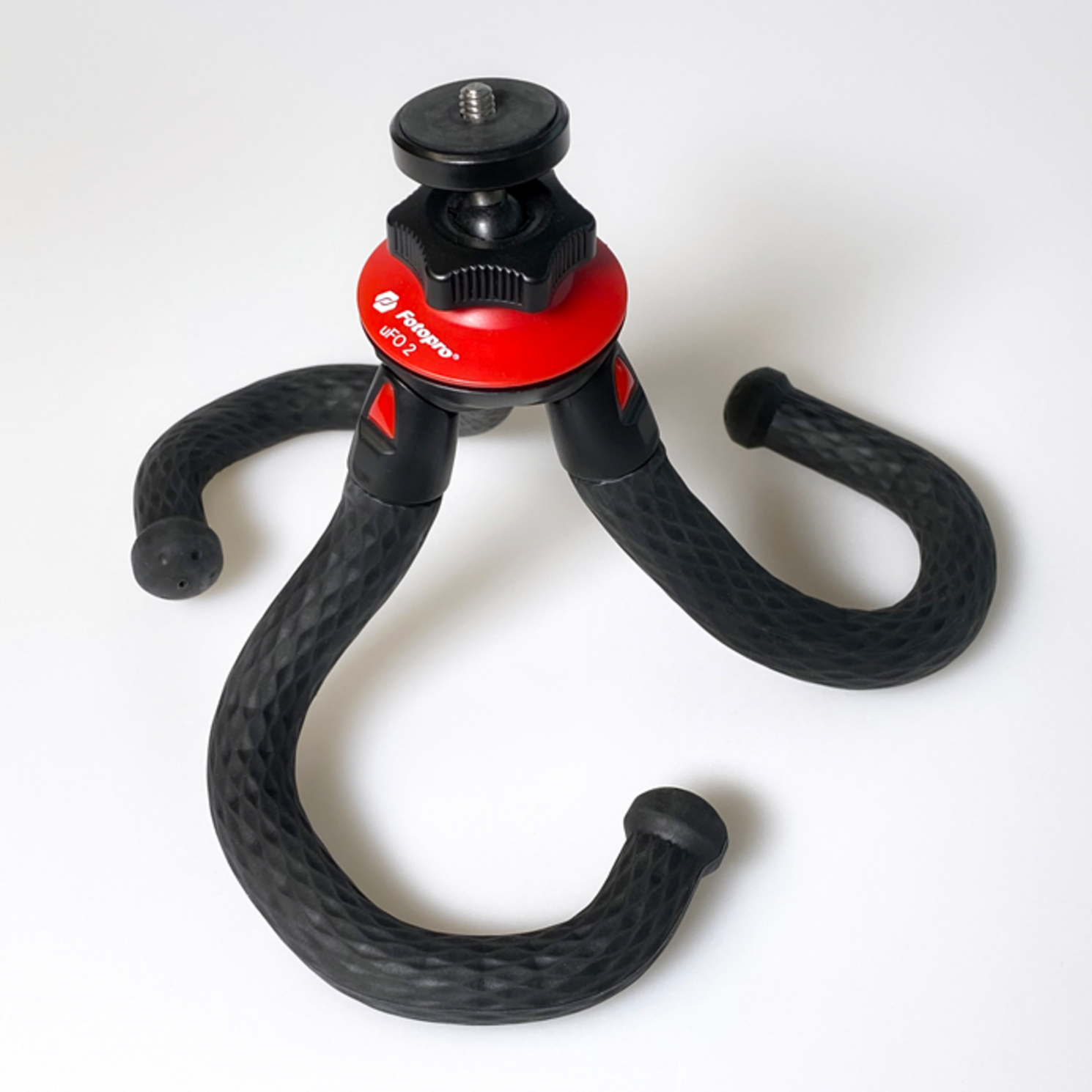 Flexible tripod for cameras or smartphones