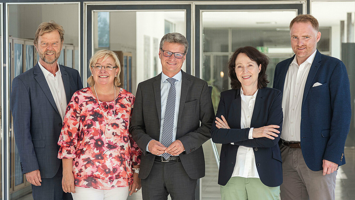 Austausch zur Hebammenkunde an der OTH Regensburg: (von links) Prof. Dr. Wolfgang Baier, Präsident der OTH Regensburg, MdL Sylvia Stierstorfer, Bayerns Wissenschaftsminister Bernd Sibler, Prof. Dr. Klaudia Winkler, Vizepräsidentin der OTH Regensburg, und MdB Peter Aumer.