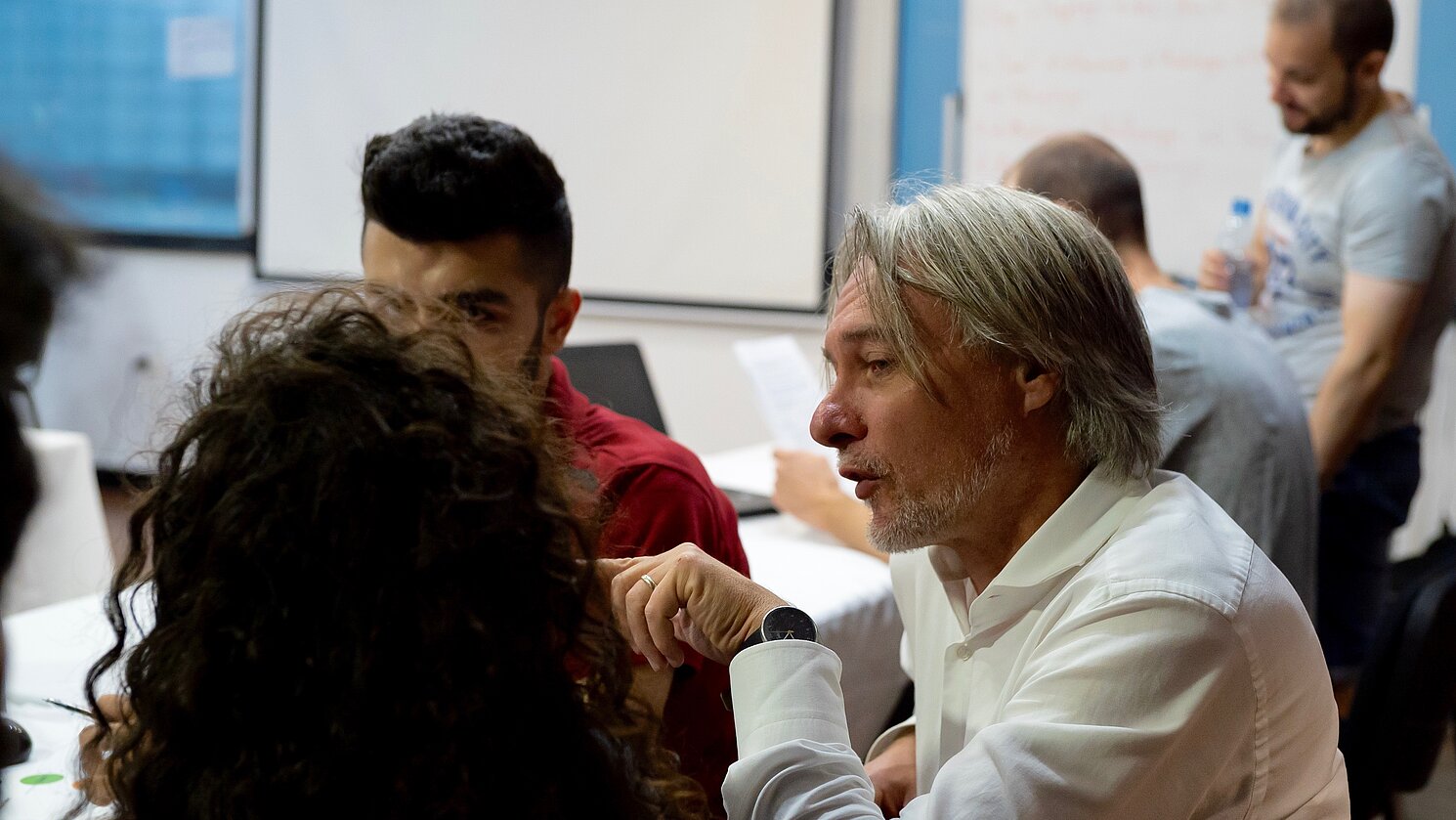 Prof. Dr. Dietmar Kurapkat von der Fakultät Architektur der OTH Regensburg mit Studierenden der Universität Aleppo bei der Summer School 2019 in Beirut.