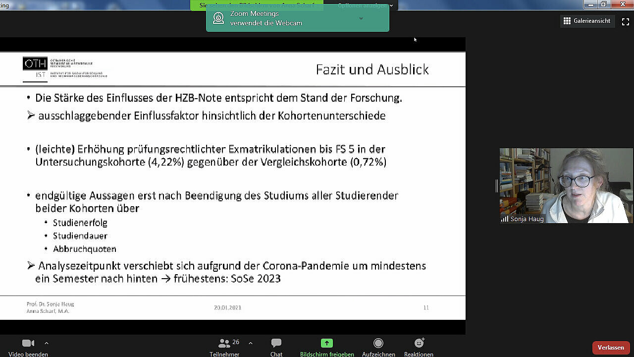 Sozialwissenschaftlerin Prof. Dr. Sonja Haug fasst die Ergebnisse der Vergleichsstudie zusammen. In beiden Kohorten ist die Note der Hochschulzugangsberechtigung die einflussstärkste Determinante auf die erbrachten Studienleistungen.