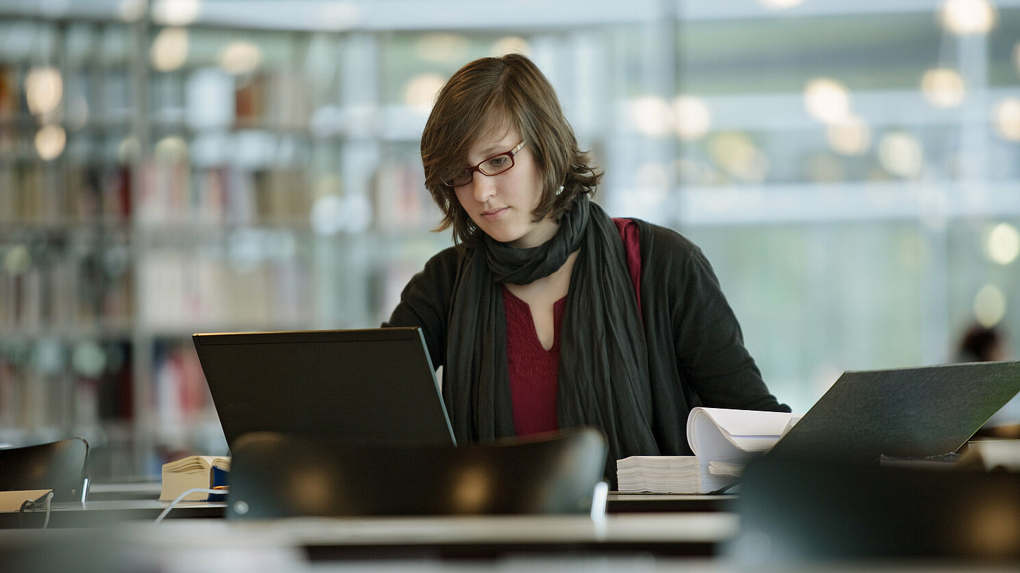 Bewerbungsfrist für ein Studium an der OTH Regensburg läuft: Von den insgesamt über 50 Bachelor- und Masterstudiengängen der OTH Regensburg stehen elf Bachelor-,17 Master- und drei berufsbegleitende Bachelor- bzw. Masterstudiengänge für ein Studium mit Beginn im Sommersemester 2020 zur Auswahl.