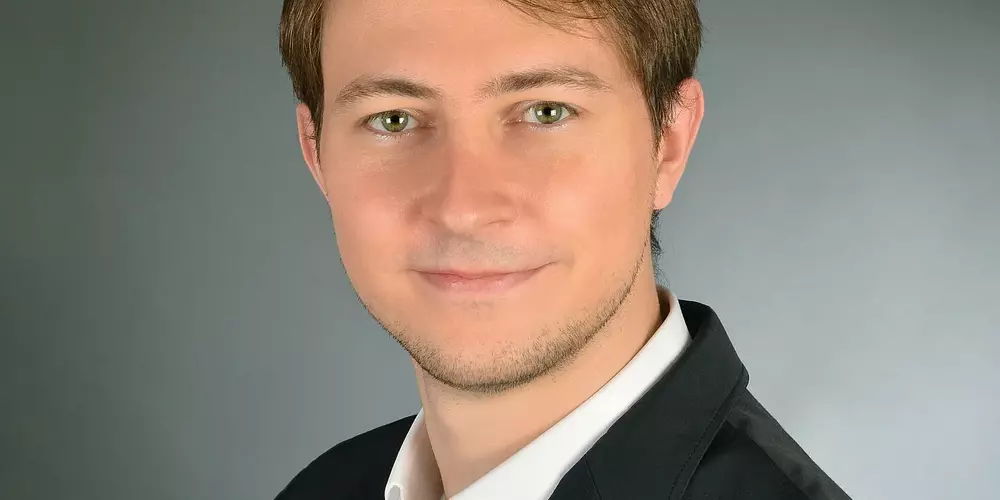 Portraitfoto von Dominik Wolfrum