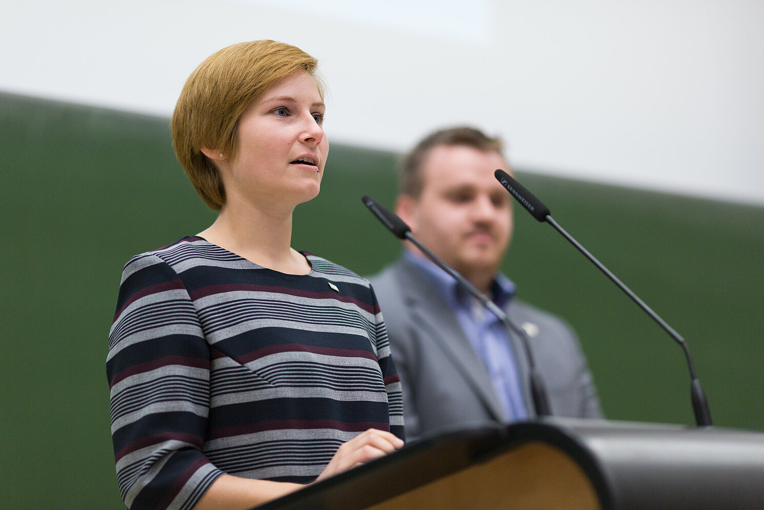 Studierendenvertreterin Carolin Renner stellte die verschiedenen Gremien vor, in denen sich die Studierenden engagieren können. 