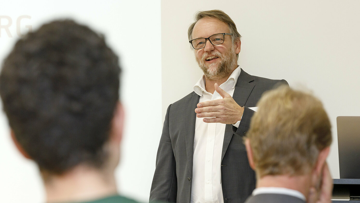 Dekan Prof. Dr. Christoph Skornia skizzierte die Entwicklung der Fakultät Informatik und Mathematik an der OTH Regensburg.