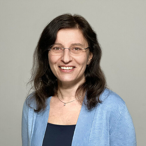 Dr. Irina Augustin