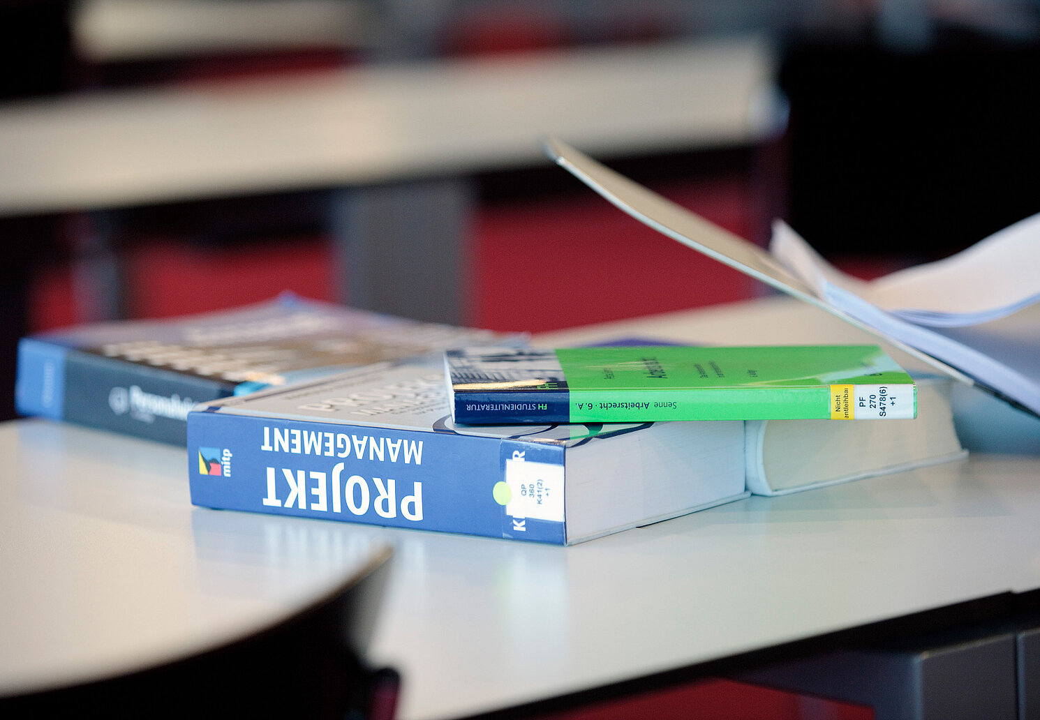 Das neueste CHE-Master-Ranking liegt vor: Im Fach BWL fällen die Masterstudierenden an der OTH Regensburg ein sehr gutes Gesamturteil. Foto: OTH Regensburg