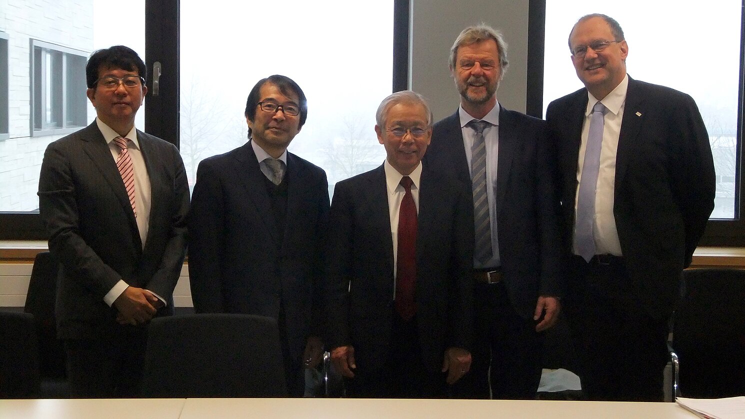 Bei der Besprechung der Präsidenten waren vor Ort: (von links) Prof. Dr. Ikeguchi, Prof. Dr. Seiichiro Hangai, Prof. Dr. Yoichiro Matsumoto, Prof. Dr. Wolfgang Baier und Prof. Dr. Thomas Fuhrmann. Foto: anonym