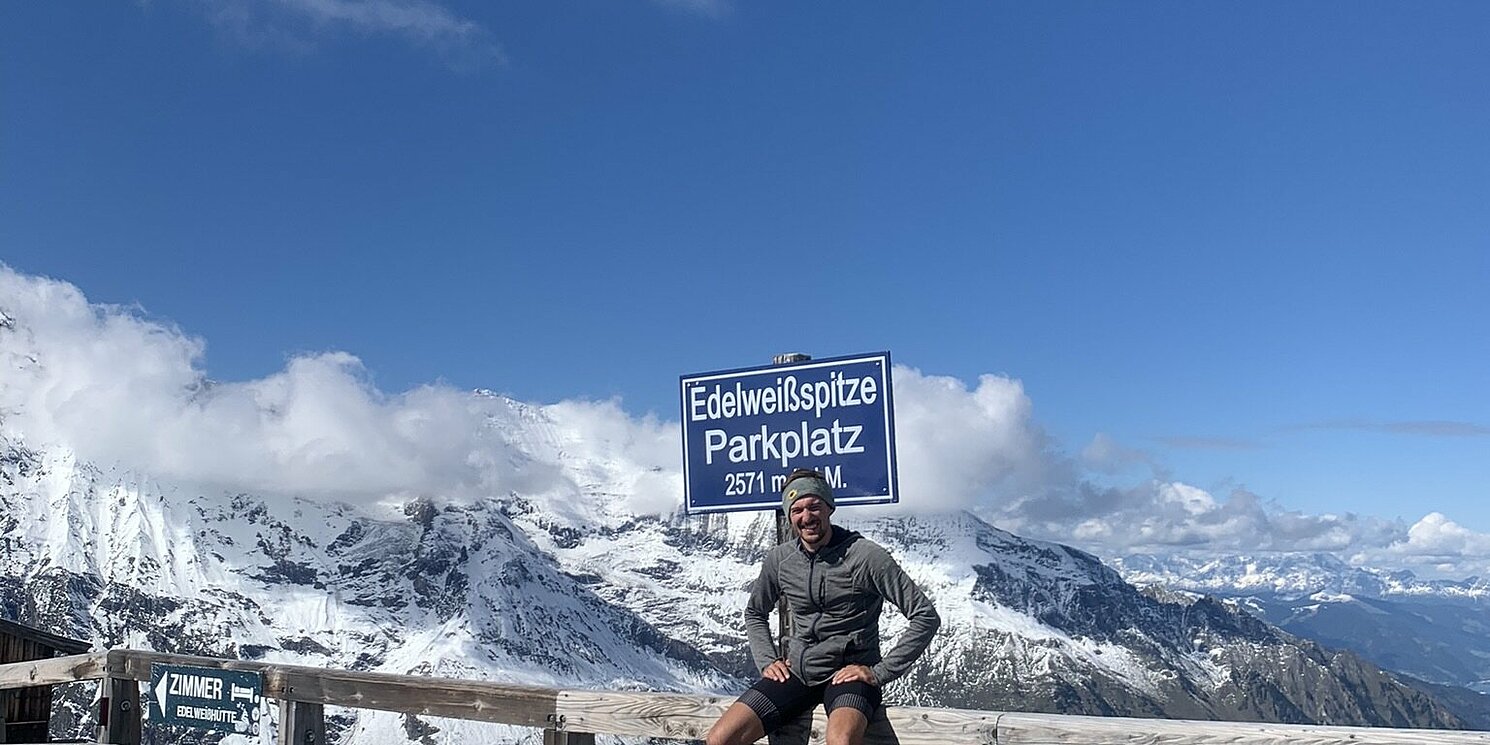 Die Hinreise führte ihn und einen mitreisenden Freund unter anderem über den Großglockner. Fotos: Moritz Kolb, Christian Ohnesorg