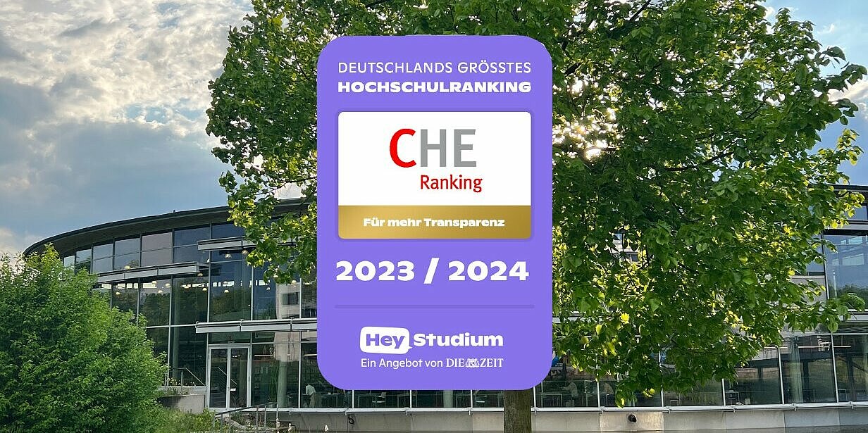 Das Logo des CHE-Rankings ist als Grafik vor einem Bild der Hochschule platziert.