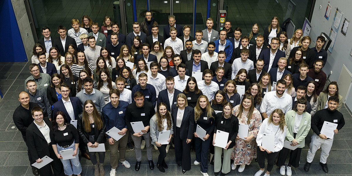 Gruppenbild aller Stipendiatinnen und Stipendiaten
