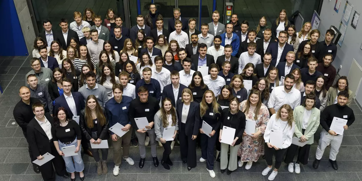 Gruppenbild aller Stipendiatinnen und Stipendiaten
