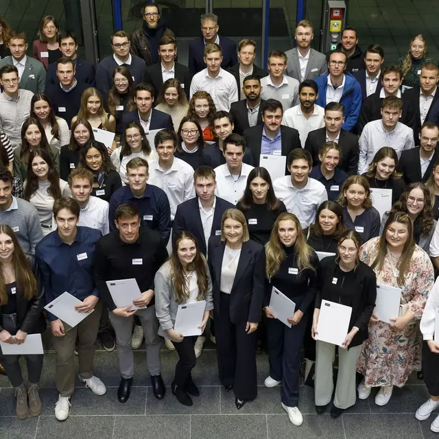 Gruppenbild aller Stipendiatinnen und Stipendiaten