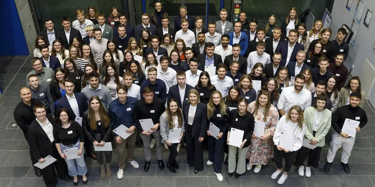 Gruppenbild aller Stipendiatinnen und Stipendiaten